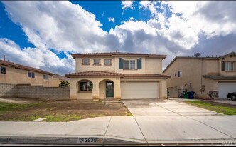 3636 E Ave H10 in Lancaster, CA - Building Photo