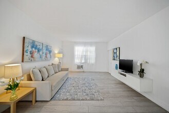 1470 16th St in Miami Beach, FL - Foto de edificio - Building Photo