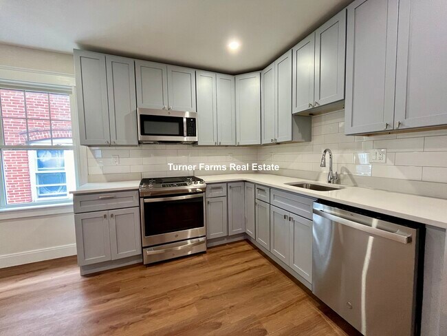 72 Belden St, Unit 2 in Boston, MA - Building Photo - Building Photo