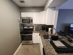 8 Charles Ln in Pomona, NY - Building Photo - Building Photo