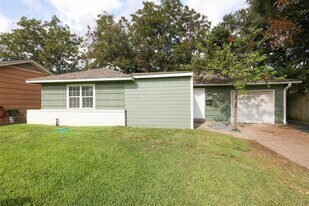 4139 Lumberdale Rd in Houston, TX - Building Photo