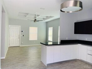 3903 Valeria St, Unit 2 in Edinburg, TX - Building Photo - Building Photo