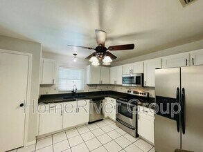 10110 Cedar Dune Dr in Tampa, FL - Building Photo - Building Photo