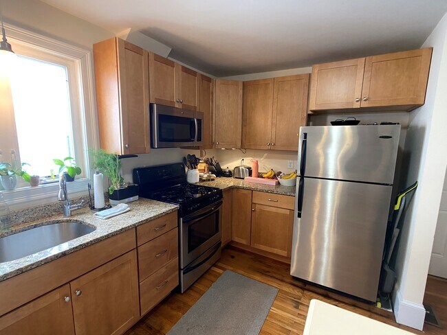 78 Ten Hills Rd, Unit 1 in Somerville, MA - Foto de edificio - Building Photo