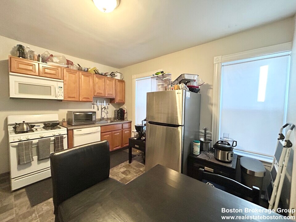 151 E Cottage St, Unit 1 in Boston, MA - Foto de edificio