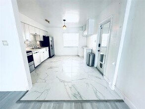 1526 N Victoria Park Rd in Fort Lauderdale, FL - Building Photo - Building Photo
