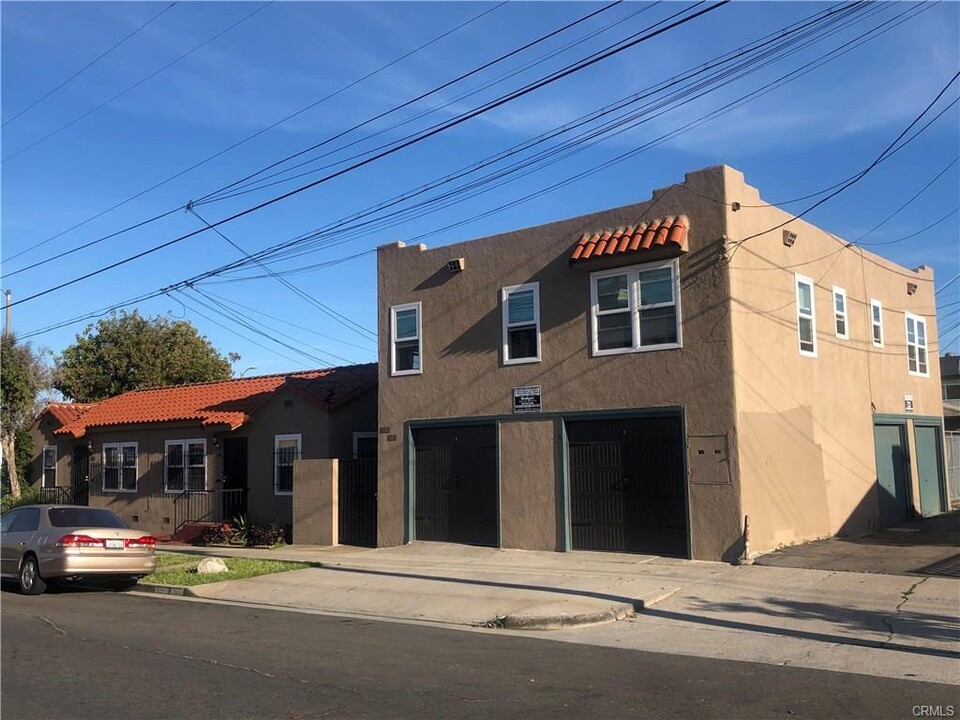 703 W 14th St in San Pedro, CA - Building Photo