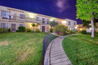 HERITAGE PLAZA in Brea, CA - Building Photo - Building Photo