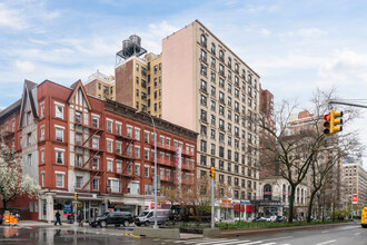 Avonova Condominium in New York, NY - Foto de edificio - Building Photo