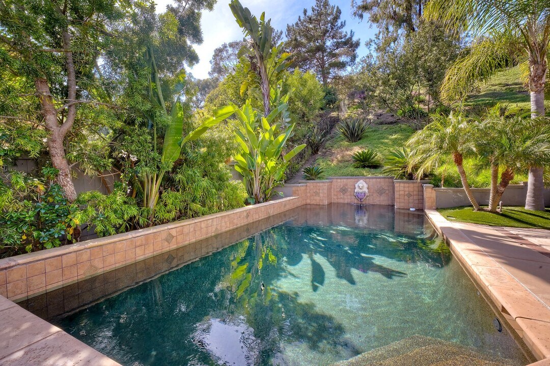 1856 Sienna Canyon Dr in Encinitas, CA - Building Photo