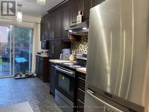 7128 Magistrate Terrace in Mississauga, ON - Building Photo - Building Photo