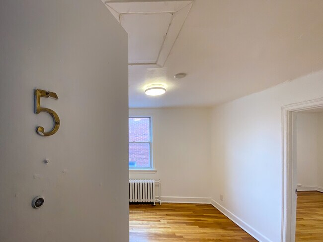 67 Sweetland Ave in Ottawa, ON - Building Photo - Building Photo