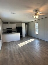 7699 Peden Rd in Azle, TX - Foto de edificio - Building Photo