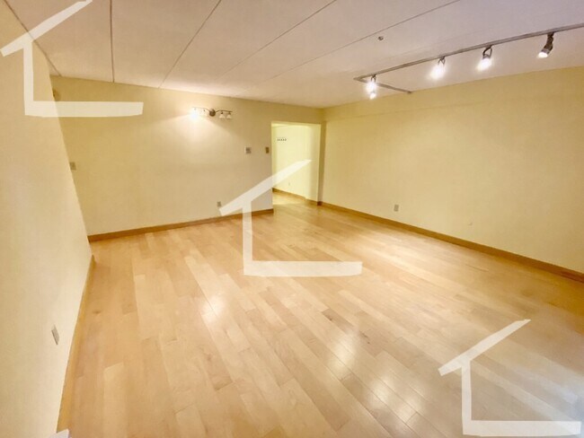 135 Pleasant St in Brookline, MA - Building Photo - Building Photo