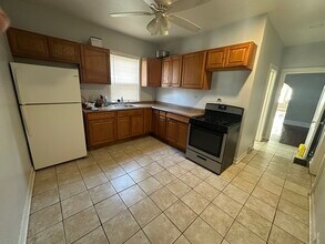 5208 W Hutchinson St in Chicago, IL - Building Photo - Building Photo