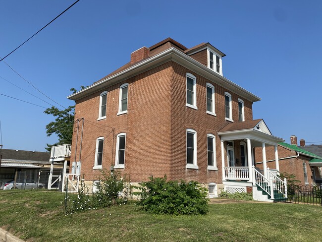 130 E 5th St in Washington, MO - Building Photo - Building Photo