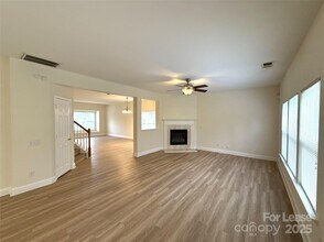 1207 Jade Glen Dr in Charlotte, NC - Foto de edificio - Building Photo