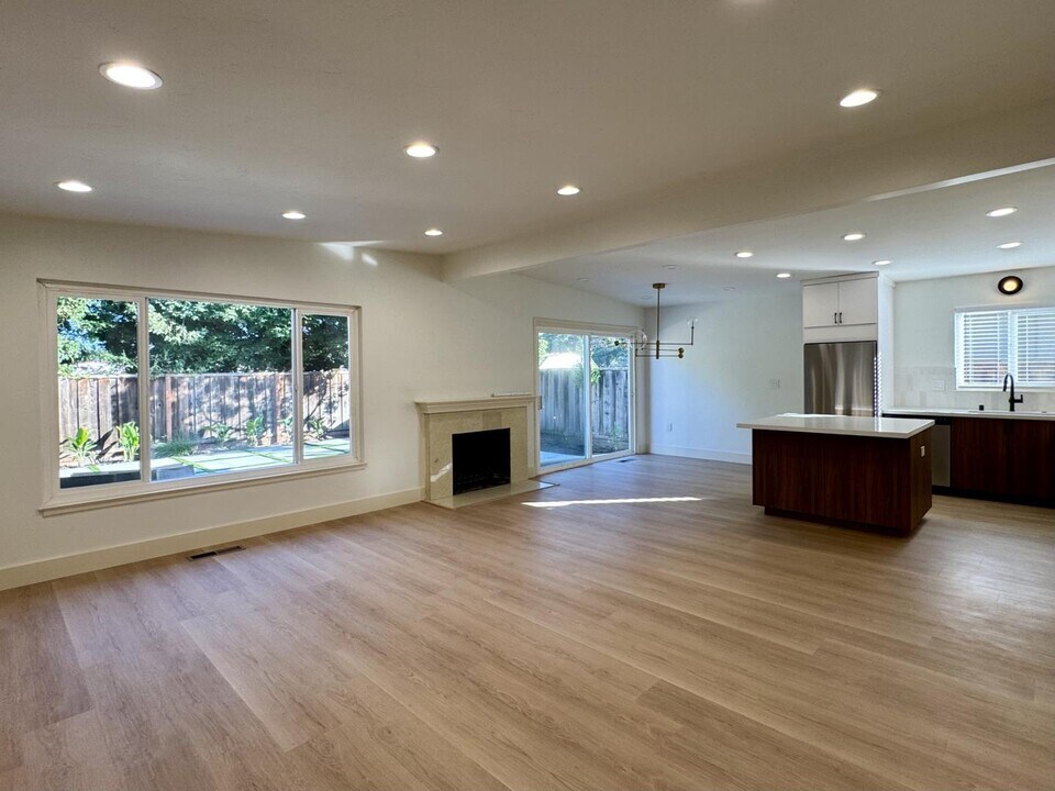864 S Bernardo Ave in Sunnyvale, CA - Building Photo