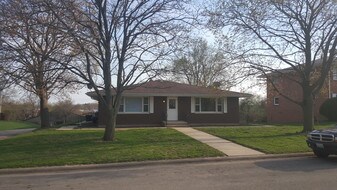 5841 Garrett Ln, Unit A in Rockford, IL - Building Photo