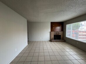 3725 Soranno Ave-Unit -A in Bakersfield, CA - Building Photo - Building Photo