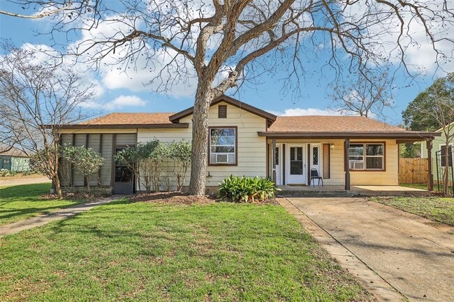 620 Barbara Dr in San Marcos, TX - Building Photo - Building Photo