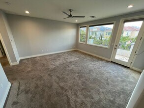 11750 Bradford Commons Dr in Las Vegas, NV - Building Photo - Building Photo