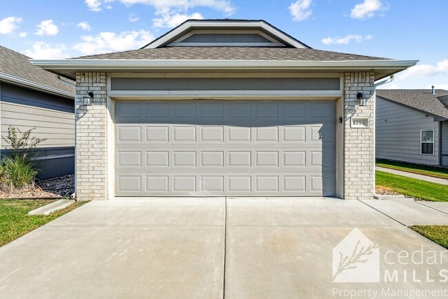 property at 8196 E 34th Ct S