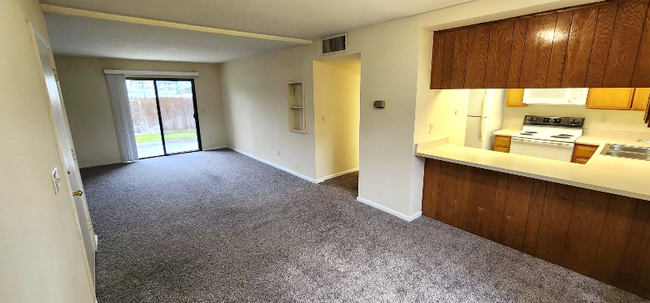 905 S Hale Ave-Unit -15 in Escondido, CA - Building Photo - Building Photo