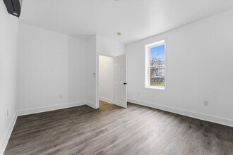 58 E Collom St in Philadelphia, PA - Building Photo - Building Photo