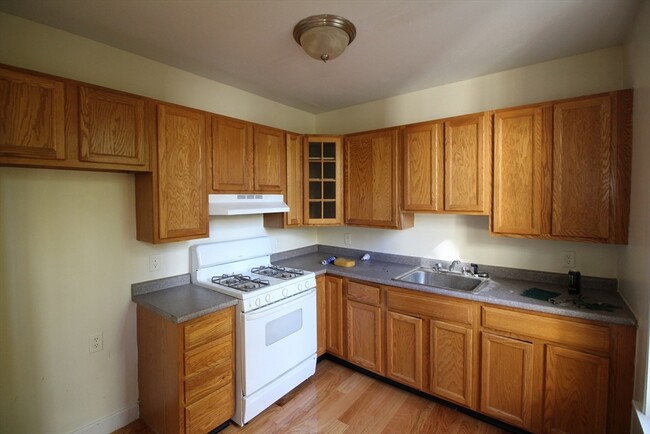 43 Nesmith St-Unit -4 in Lowell, MA - Building Photo - Building Photo