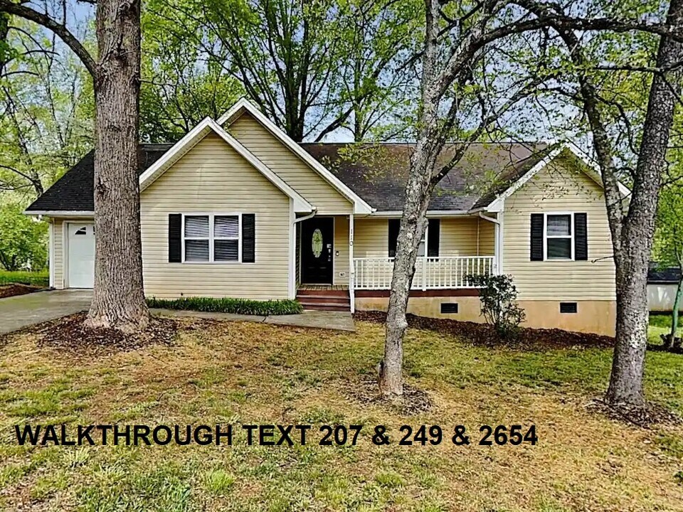 126 Cartway Ln in Statesville, NC - Building Photo