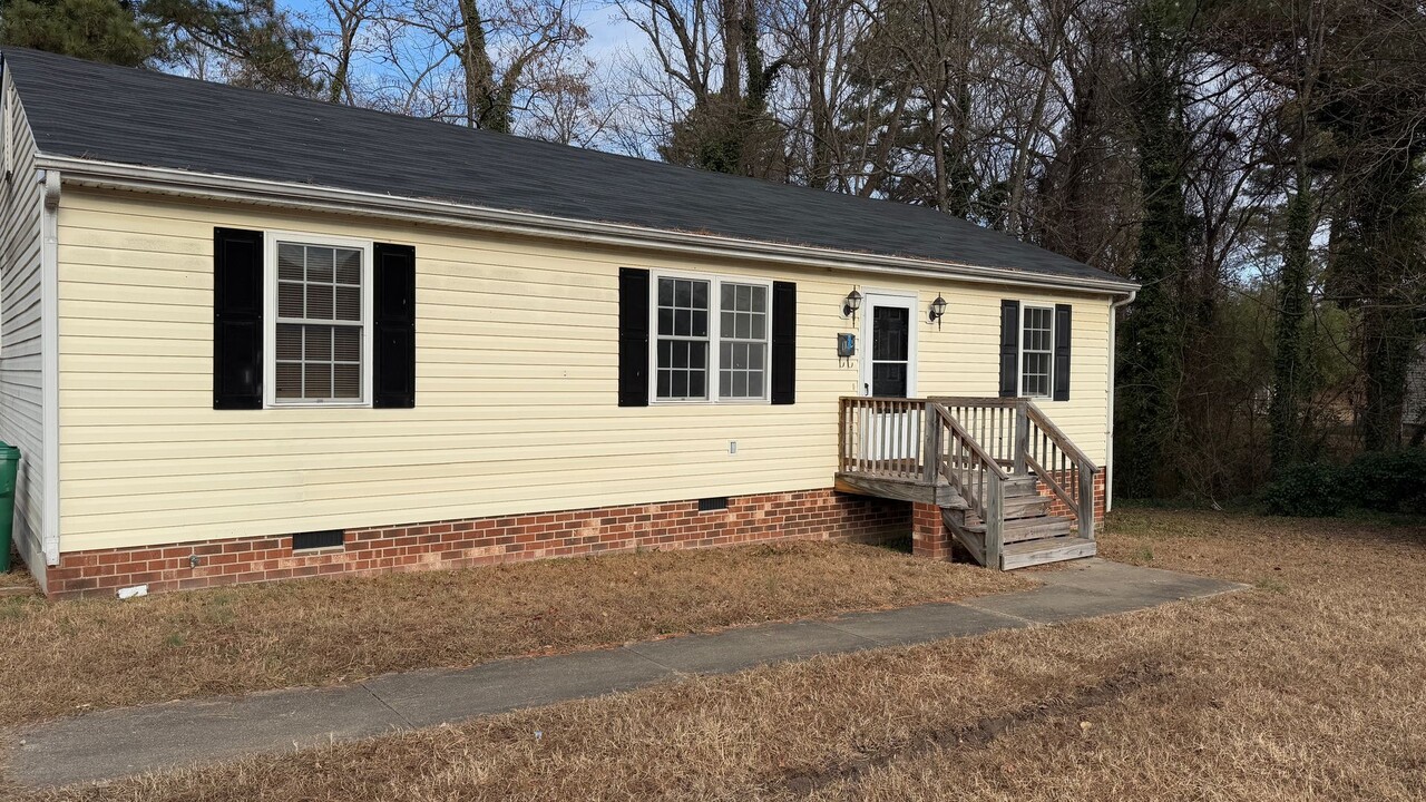 100 N Linden Ave in Highland Springs, VA - Building Photo