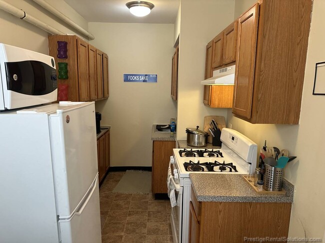 55 Linden St, Unit 1 in Boston, MA - Building Photo - Building Photo