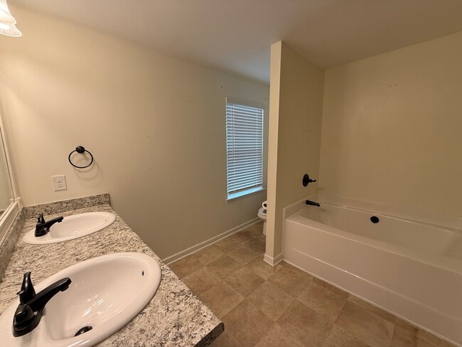 1050 Mcconaughy Ct in Mcdonough, GA - Building Photo - Building Photo