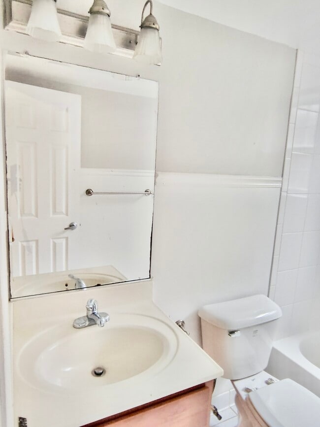 19 Post Office Ave, Unit 1