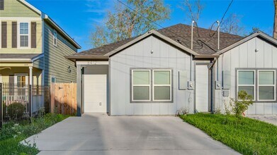 8412 Sunnyhill St in Houston, TX - Building Photo - Building Photo