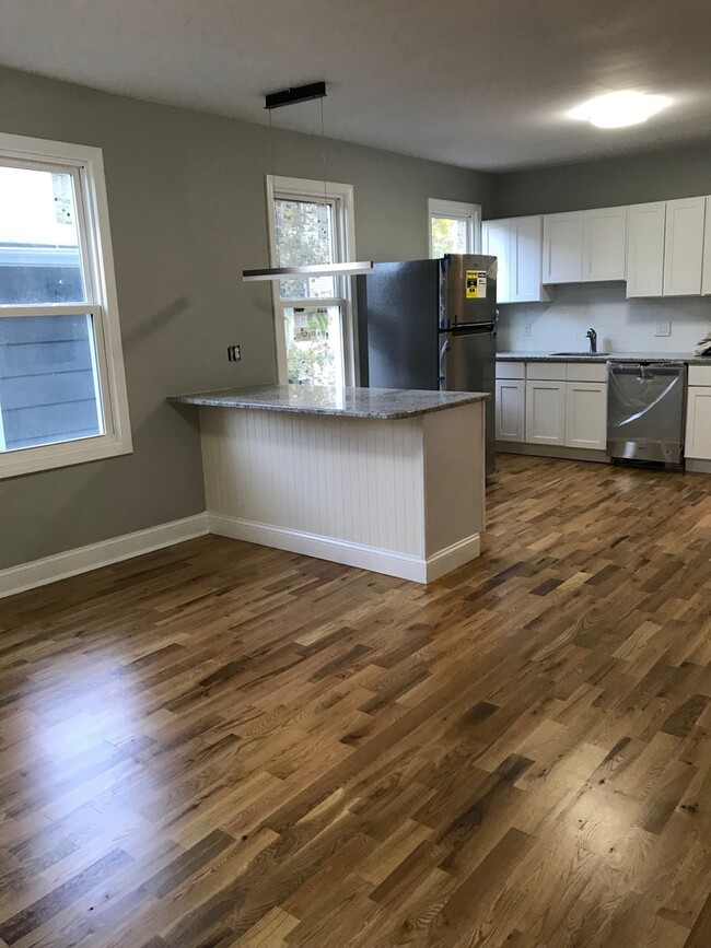 383 Center St-Unit -2nd Fl in Meriden, CT - Building Photo - Building Photo