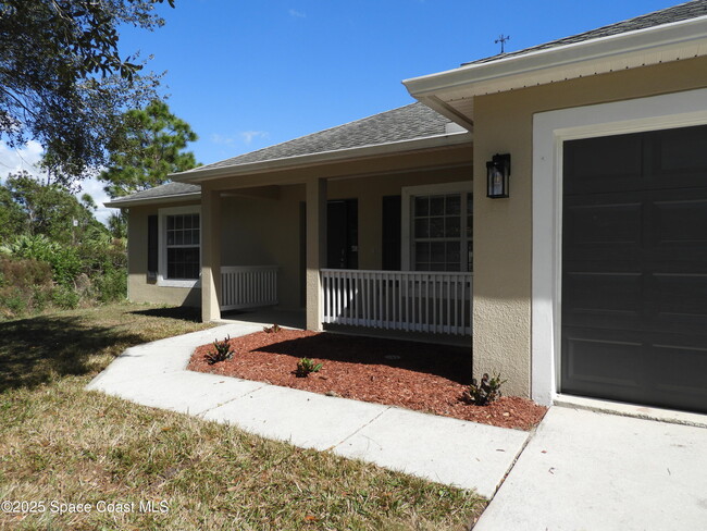 2675 Tennyson Ave SE in Palm Bay, FL - Building Photo - Building Photo