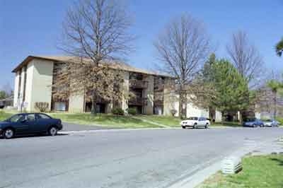 Devonshire Apartments in Edwardsville, IL - Building Photo