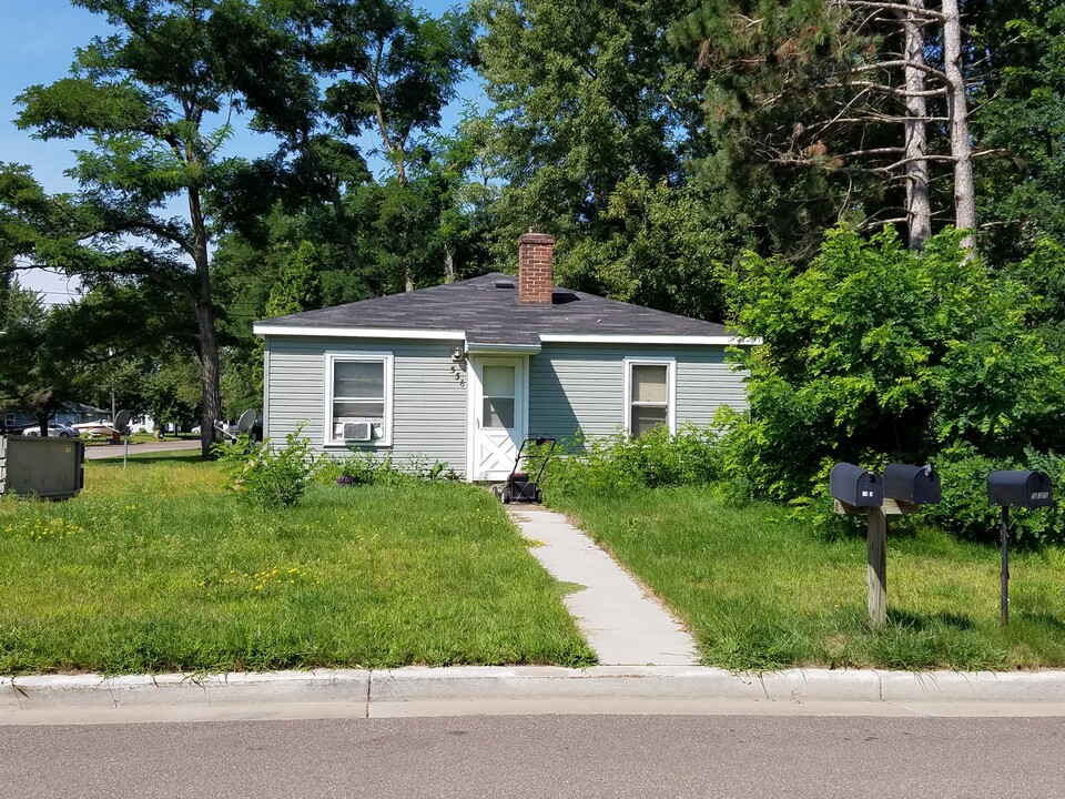 536 Princeton St in Altoona, WI - Building Photo