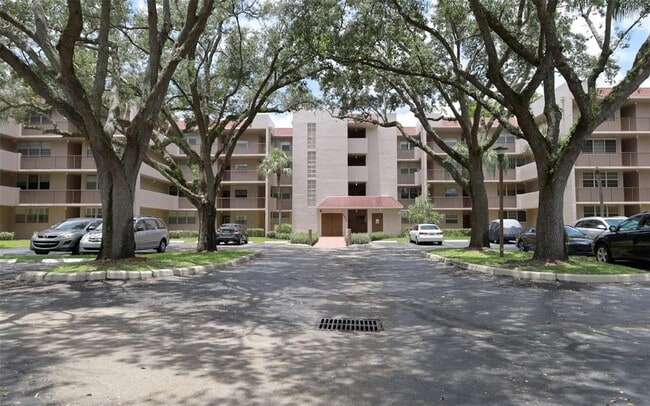 1811 Sabal Palm Dr, Unit 403 in Davie, FL - Building Photo - Building Photo
