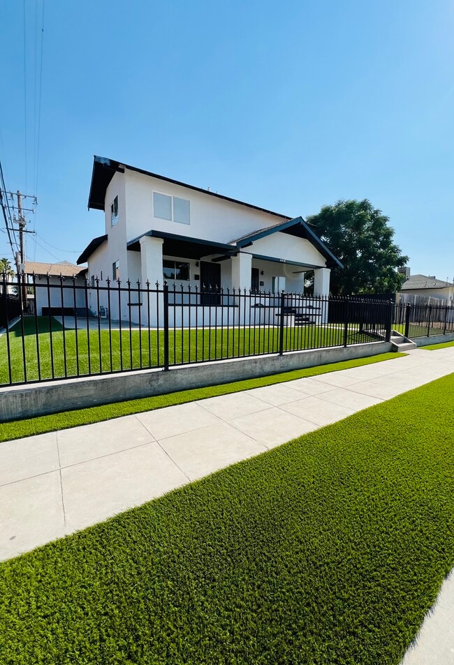 2618 E Illinois Ave in Fresno, CA - Building Photo - Building Photo