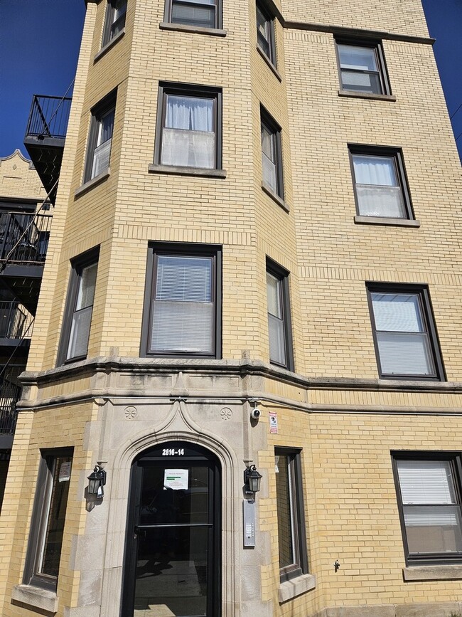 property at 2816 W Arthur Ave