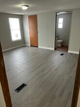 489 Vanzant Rd in Lily, KY - Foto de edificio - Building Photo