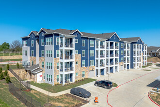 Sereno Canyon Falls in Northlake, TX - Foto de edificio - Building Photo