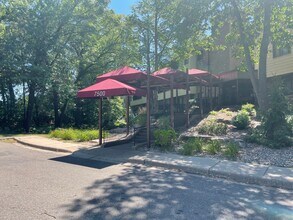 7500 Cahill Rd in Minneapolis, MN - Building Photo - Building Photo