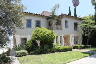 168 N Clark Dr in Beverly Hills, CA - Building Photo