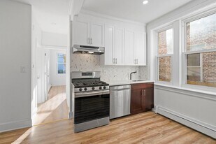5 Lienau Pl in Jersey City, NJ - Building Photo