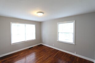 901 Meadowbrook Dr in Birmingham, AL - Building Photo