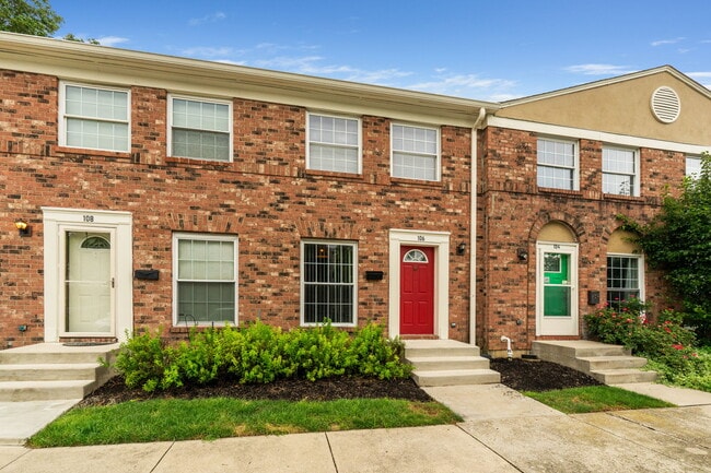106 Tarryton Ct E in Columbus, OH - Foto de edificio - Building Photo